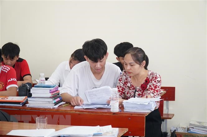 on-thi-tieng-anh-vao-lop-10-2